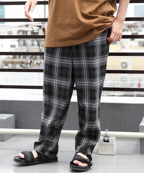 8(eight)(エイト)の「チェックワイドテーパードパンツ(チノパンツ・メンズ・アイボリー/ブラック系その他/グレー系その他/ブラウン/ブラック系その他2/チャコール/ベージュ・LARGE/MEDIUM)」の3枚目の写真