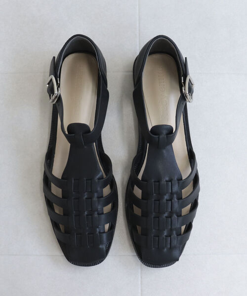 fredy emue(フレディエミュ)の「フラットスクエア グルカサンダル(サンダル・レディース・ブラック/オフホワイト・S/M/L)」の2枚目の写真