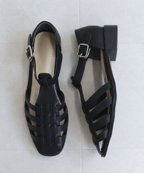 fredy emue(フレディエミュ)の「フラットスクエア グルカサンダル(サンダル・レディース・ブラック/オフホワイト・S/M/L)」の5枚目の写真