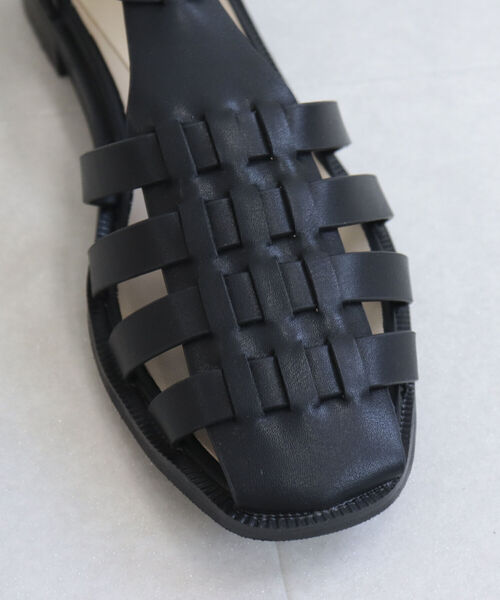 fredy emue(フレディエミュ)の「フラットスクエア グルカサンダル(サンダル・レディース・ブラック/オフホワイト・S/M/L)」の14枚目の写真