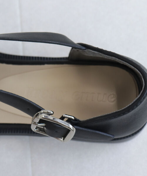 fredy emue(フレディエミュ)の「フラットスクエア グルカサンダル(サンダル・レディース・ブラック/オフホワイト・S/M/L)」の4枚目の写真