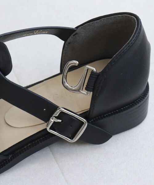 fredy emue(フレディエミュ)の「フラットスクエア グルカサンダル(サンダル・レディース・ブラック/オフホワイト・S/M/L)」の18枚目の写真