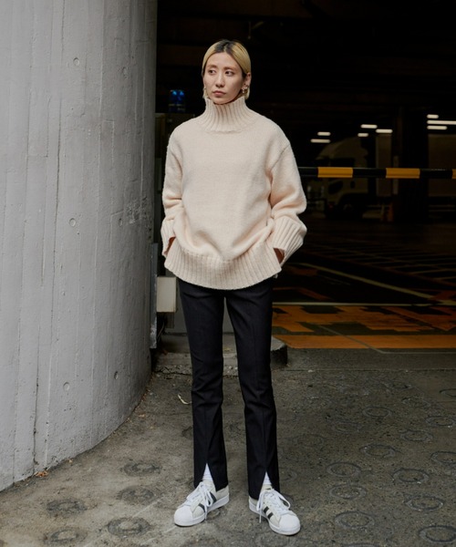 Auntie Rosa Holiday(アンティローザホリデー)の「ストレッチセンタースリットスラックス / サイズ展開あり(スラックス・レディース・ブラック/ピンク/グリーン・SMALL/MEDIUM)」の14枚目の写真