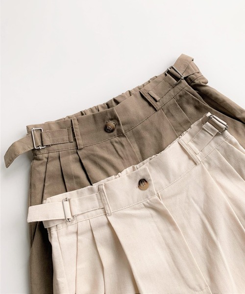 Q(キュー)の「タックハーフパンツ(その他パンツ・レディース・オリーブ/ベージュ・MEDIUM)」の7枚目の写真