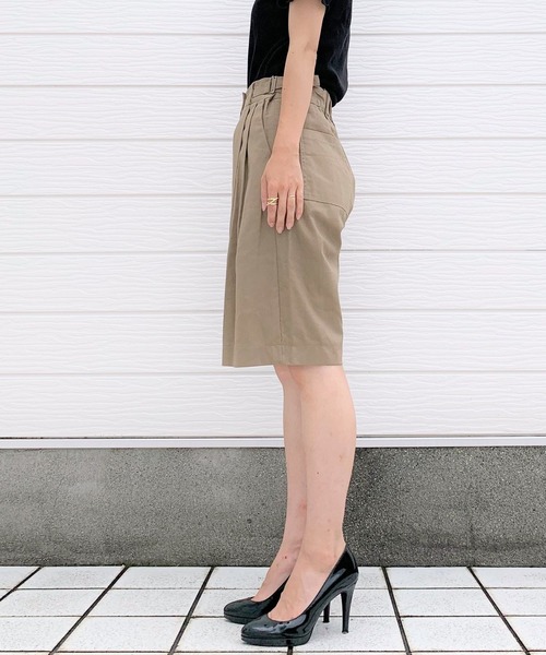 Q(キュー)の「タックハーフパンツ(その他パンツ・レディース・オリーブ/ベージュ・MEDIUM)」の5枚目の写真