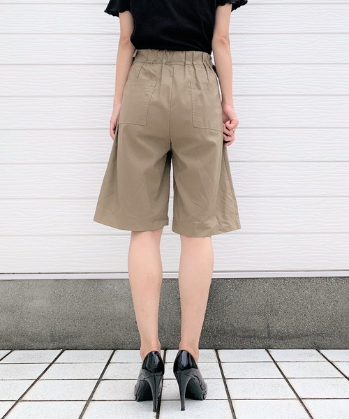 Q(キュー)の「タックハーフパンツ(その他パンツ・レディース・オリーブ/ベージュ・MEDIUM)」の6枚目の写真