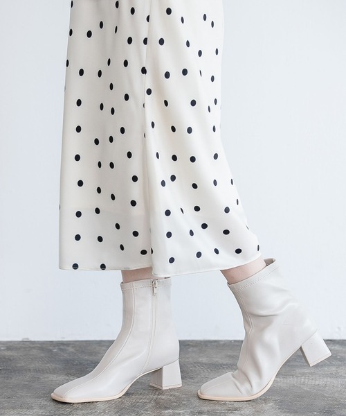 A part by(アパートバイ)の「ストレッチスクエアブーツ 156739(ブーツ・レディース・アイボリー/ブラック/ベージュ系その他・MEDIUM/LARGE)」の2枚目の写真