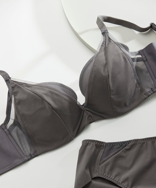 une nana cool（ウンナナクール）の「【脇高で背中スムージングブラジャー】さあ、わたし シンプル（ブラジャー・レディース・ライトベージュ/グレー/ブラック/ブルー/ライトブラウン/ワイン/ラベンダー/ピンクベージュ/エメラルドブルー/チャコールグレー/オリーブ/ネイビー/テラコッタ/ミント/ブルーグリーン/レッド・E65/F70/C65/F80/B70/D70/E80/C75/B75/E70/G80/D75/E75/B65/D80/C80/G70/C70/D65/G75/F75/F65）」の3枚目の写真