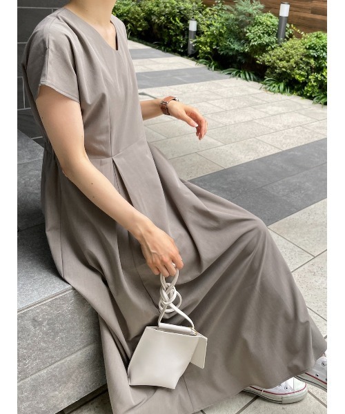 Pierrot(ピエロ)の「フレンチフレアワンピース(ワンピース・レディース・モカ/ネイビー系・M/L)」の3枚目の写真