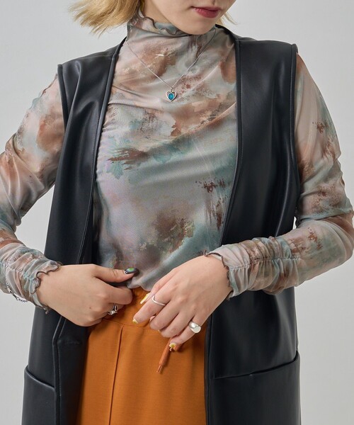 PUBLUX（パブリュクス）の「PUBLUX/パブリュクス ヴィンテージ水彩アート柄シアートップス（Tシャツ/カットソー・レディース・グレイッシュベージュ/レンガ・ﾌﾘ-）」の7枚目の写真