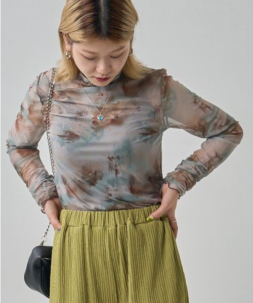 PUBLUX（パブリュクス）の「PUBLUX/パブリュクス ヴィンテージ水彩アート柄シアートップス（Tシャツ/カットソー・レディース・グレイッシュベージュ/レンガ・ﾌﾘ-）」の16枚目の写真