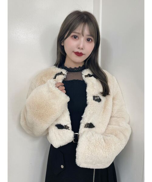 EATME(イートミー)の「フェイクファーショートコート(その他アウター・レディース・ブラック/ベージュ/アイボリー・FREE)」の17枚目の写真