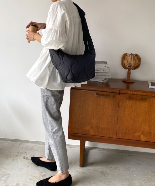DONOBAN(ドノバン)の「キルティングショルダーバッグ(ショルダーバッグ・レディース・ホワイト/ブラック・ONESIZE)」の11枚目の写真
