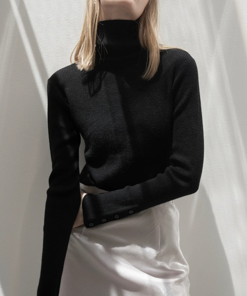 WILLFULLY（ウィルフリー）の「arm botton turtle rib knit