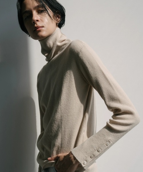 WILLFULLY（ウィルフリー）の「arm botton turtle rib knit（ニット