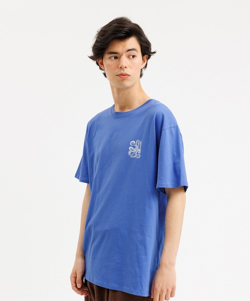 Saturdays NYC(サタデーズ ニューヨークシティ )の「Airbrush Flower SS Tee(Tシャツ/カットソー・メンズ・ブラウン系その他2/ブルー・M/S/XL/X-SMALL/L)」の3枚目の写真
