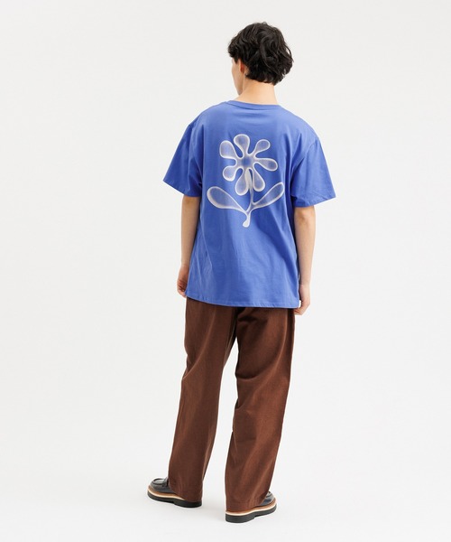 Saturdays NYC(サタデーズ ニューヨークシティ )の「Airbrush Flower SS Tee(Tシャツ/カットソー・メンズ・ブラウン系その他2/ブルー・M/S/XL/X-SMALL/L)」の5枚目の写真