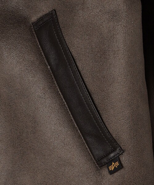 Alpha Industries（アルファインダストリーズ）の「【WEB限定】ALPHA/アルファ　W FAKEMOUTON　B-3/フェイクムートンB-3（その他アウター・レディース・ブラウン/ブラック・MEDIUM/SMALL）」の6枚目の写真