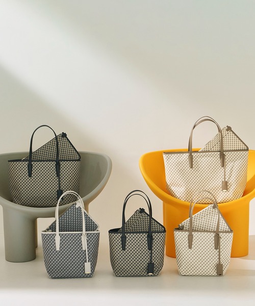 E'POR（エポール）の「【E'POR】【A4対応】MONOGRAM BAG Large（トートバッグ・レディース・ベージュ/ブラック/チャコールグレー・FREE）」の11枚目の写真