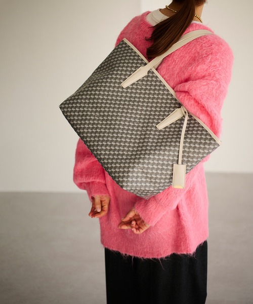 E'POR（エポール）の「【E'POR】【A4対応】MONOGRAM BAG Large（トートバッグ・レディース・ベージュ/ブラック/チャコールグレー・FREE）」の22枚目の写真