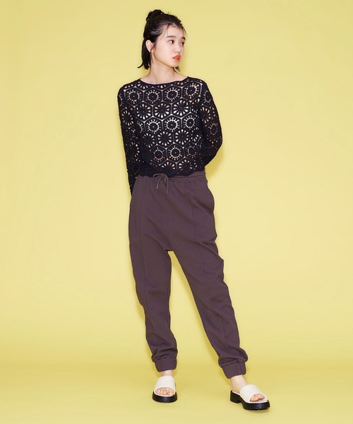 FOREVER 21（フォーエバー トゥエンティーワン）の「【FEMININE】カットレースプルオーバー（その他トップス・レディース・ブラック/ホワイト・FREE）」の4枚目の写真