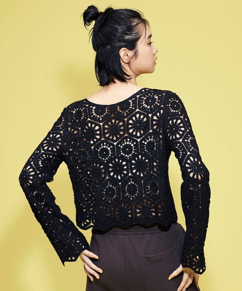 FOREVER 21（フォーエバー トゥエンティーワン）の「【FEMININE】カットレースプルオーバー（その他トップス・レディース・ブラック/ホワイト・FREE）」の6枚目の写真
