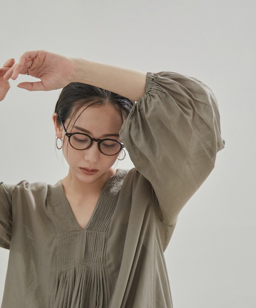 SALON adam et rope'（サロン アダム エ ロペ）の「【洗える】コットンボイルハンドタックVネックワンピース（ワンピース・レディース・ブラック/グレー系その他・FREE）」の10枚目の写真