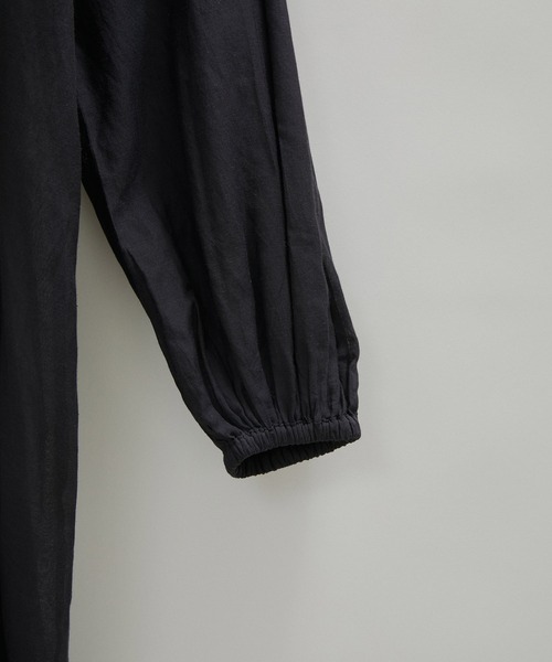 SALON adam et rope'（サロン アダム エ ロペ）の「【洗える】コットンボイルハンドタックVネックワンピース（ワンピース・レディース・ブラック/グレー系その他・FREE）」の17枚目の写真