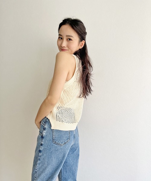 ISOOK(アイスー)の「【ZOZO限定】Sleeveless mesh knit / スリーブレスメッシュニット(タンクトップ・レディース・アイボリー・FREE)」の2枚目の写真