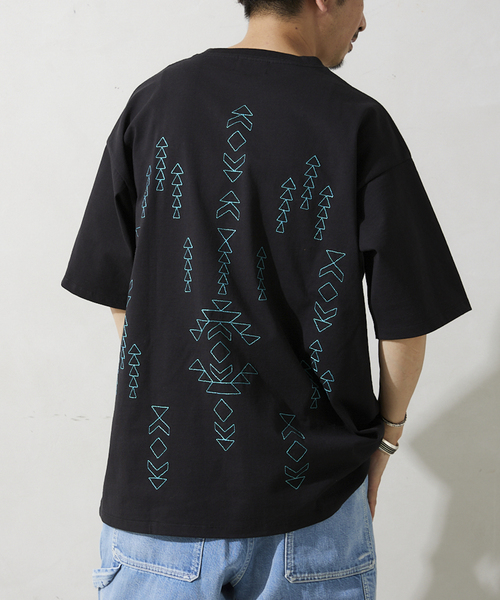 PENDLETON(ペンドルトン)の「【PENDLETON / ペンドルトン】別注 バックプリントパターン刺繍Tシャツ(Tシャツ/カットソー・メンズ・オートミール/ブラック系その他/ブラック/アイボリー・MEDIUM/LARGE)」の4枚目の写真