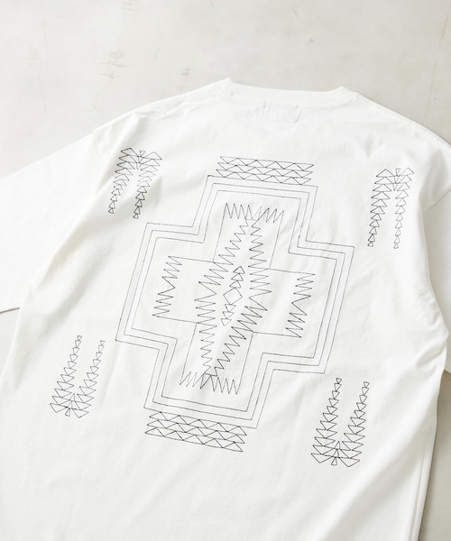 PENDLETON(ペンドルトン)の「【PENDLETON / ペンドルトン】別注 バックプリントパターン刺繍Tシャツ(Tシャツ/カットソー・メンズ・オートミール/ブラック系その他/ブラック/アイボリー・MEDIUM/LARGE)」の22枚目の写真