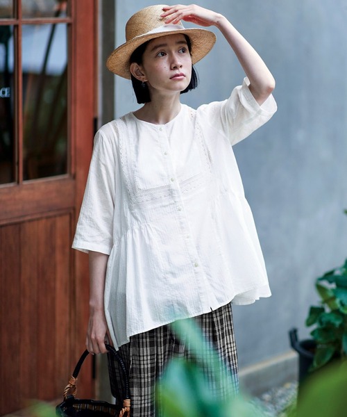 Sunny clouds(サニークラウズ)の「サニークラウズ 透かしレースブラウス〈レディース〉(シャツ/ブラウス・レディース・ホワイト・MEDIUM/LARGE/X-LARGE/XX-LARGE/NM)」の2枚目の写真