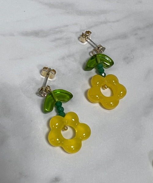 VICKY（ビッキー）の「【KOREAN ITEM】フラワーロングピアス（ピアス（両耳用）・レディース・イエロー/グリーン/ブルー/ピンク・FREE）」の3枚目の写真