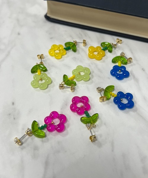 VICKY（ビッキー）の「【KOREAN ITEM】フラワーロングピアス（ピアス（両耳用）・レディース・イエロー/グリーン/ブルー/ピンク・FREE）」の2枚目の写真