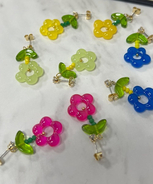 VICKY（ビッキー）の「【KOREAN ITEM】フラワーロングピアス（ピアス（両耳用）・レディース・イエロー/グリーン/ブルー/ピンク・FREE）」の10枚目の写真