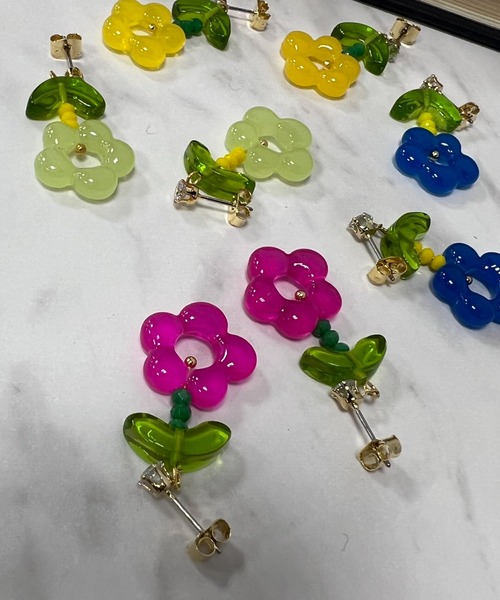 VICKY（ビッキー）の「【KOREAN ITEM】フラワーロングピアス（ピアス（両耳用）・レディース・イエロー/グリーン/ブルー/ピンク・FREE）」の11枚目の写真