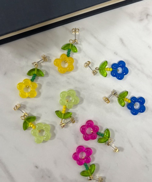 VICKY（ビッキー）の「【KOREAN ITEM】フラワーロングピアス（ピアス（両耳用）・レディース・イエロー/グリーン/ブルー/ピンク・FREE）」の12枚目の写真