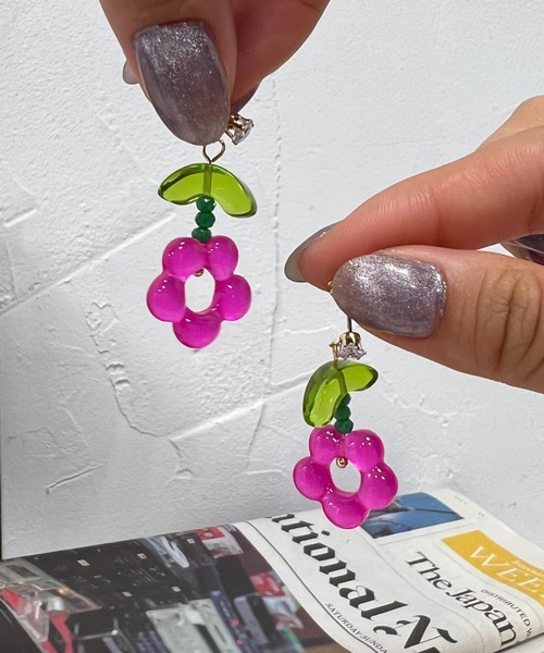 VICKY（ビッキー）の「【KOREAN ITEM】フラワーロングピアス（ピアス（両耳用）・レディース・イエロー/グリーン/ブルー/ピンク・FREE）」の7枚目の写真