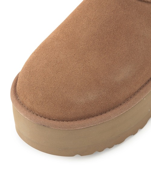 SALON adam et rope'（サロン アダム エ ロペ）の「【UGG（アグ）】クラシックウルトラミニプラットフォーム（ブーツ・レディース・ブラック/キャメル・22cm/23.0cm/24.0cm/25.0cm）」の10枚目の写真