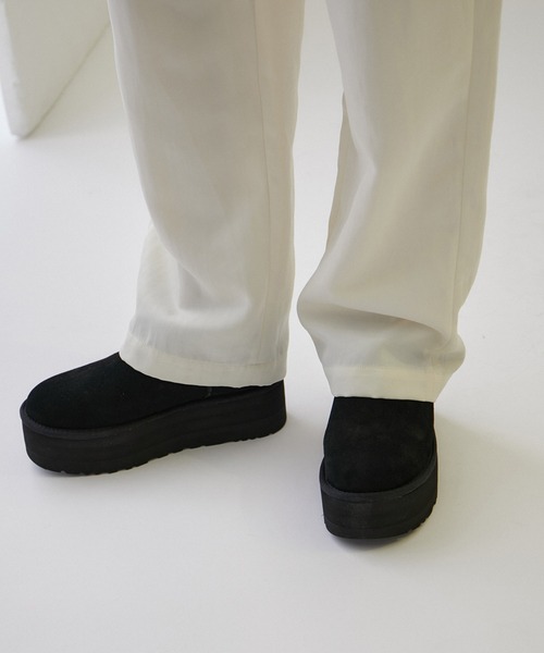 SALON adam et rope'（サロン アダム エ ロペ）の「【UGG（アグ）】クラシックウルトラミニプラットフォーム（ブーツ・レディース・ブラック/キャメル・22cm/23.0cm/24.0cm/25.0cm）」の16枚目の写真