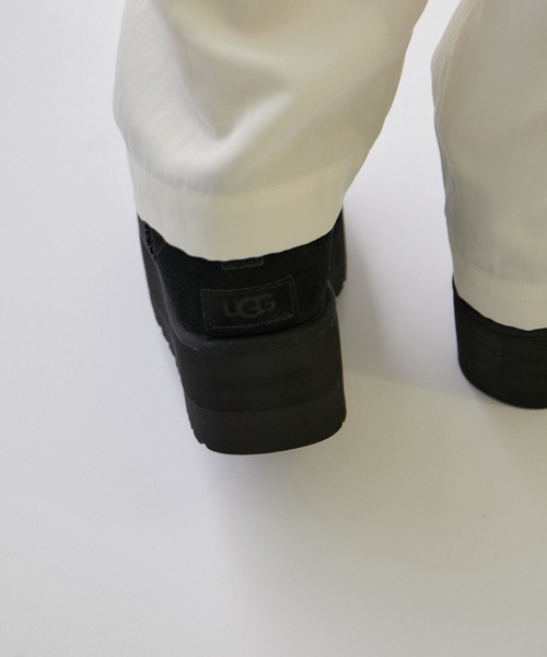 SALON adam et rope'（サロン アダム エ ロペ）の「【UGG（アグ）】クラシックウルトラミニプラットフォーム（ブーツ・レディース・ブラック/キャメル・22cm/23.0cm/24.0cm/25.0cm）」の15枚目の写真