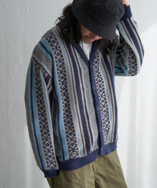 VENCEEXCHANGE（ヴァンスエクスチェンジ）の「総柄ニットVカーディガン（カーディガン/ボレロ・メンズ・グレー系その他/ネイビー/ホワイト/ブルー/マスタード/ブラック/ダークグリーン/ベージュ/チャコールグレー/ターコイズブルー・L/M）」の13枚目の写真