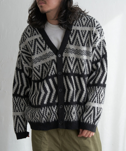 VENCEEXCHANGE（ヴァンスエクスチェンジ）の「総柄ニットVカーディガン（カーディガン/ボレロ・メンズ・グレー系その他/ネイビー/ホワイト/ブルー/マスタード/ブラック/ダークグリーン/ベージュ/チャコールグレー/ターコイズブルー・L/M）」の14枚目の写真