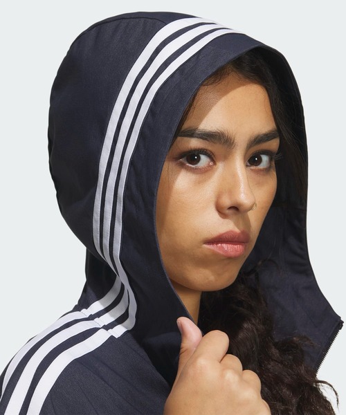 adidas（アディダス）の「シーズナル スポーツウェア ルーズフィット デニムルック クロスジャケット / アディダス adidas（マウンテンパーカー・レディース・ブラック/ピンク系その他/ネイビー・XX-LARGE/MEDIUM/SMALL/LARGE/X-LARGE）」の18枚目の写真