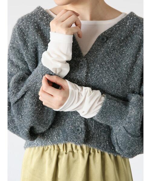 Te chichi TERRASSE(テチチテラス)の「袖口ギャザーベロアトップス(Tシャツ/カットソー・レディース・ブラック/オフホワイト/グレー・F)」の2枚目の写真