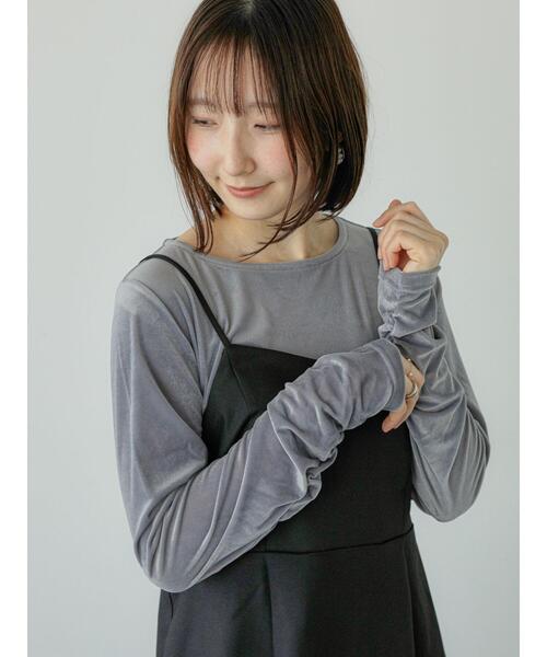 Te chichi TERRASSE(テチチテラス)の「袖口ギャザーベロアトップス(Tシャツ/カットソー・レディース・ブラック/オフホワイト/グレー・F)」の4枚目の写真