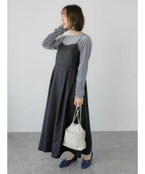 Te chichi TERRASSE(テチチテラス)の「袖口ギャザーベロアトップス(Tシャツ/カットソー・レディース・ブラック/オフホワイト/グレー・F)」の10枚目の写真