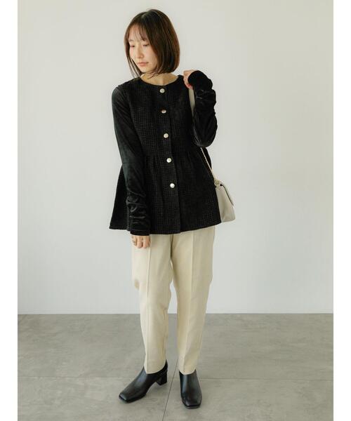 Te chichi TERRASSE(テチチテラス)の「袖口ギャザーベロアトップス(Tシャツ/カットソー・レディース・ブラック/オフホワイト/グレー・F)」の14枚目の写真