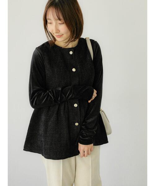 Te chichi TERRASSE(テチチテラス)の「袖口ギャザーベロアトップス(Tシャツ/カットソー・レディース・ブラック/オフホワイト/グレー・F)」の15枚目の写真