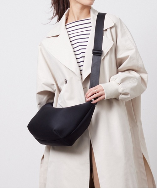 Chez toi（シェトワ）の「ダイバー素材ショルダーBAG（ショルダーバッグ・レディース・ブラック/グレー/ベージュ・ONE SIZE）」の5枚目の写真